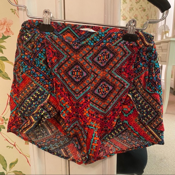 LF multicolor patterned flowy skort 🌈 - Picture 2 of 11